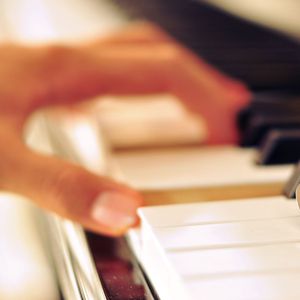 淫词艳曲激情骚麦自慰
