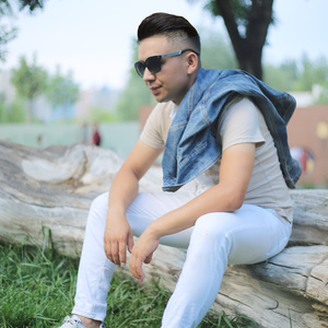 淫词艳曲激情骚麦自慰
